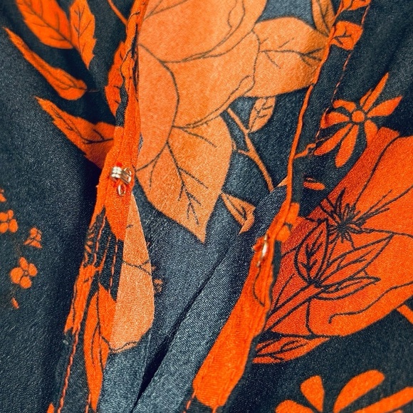 PRETTYLITTLETHING Long Sleeve Deep V Neck Red Floral Oversized Top Size 2 Fall - Picture 9 of 16